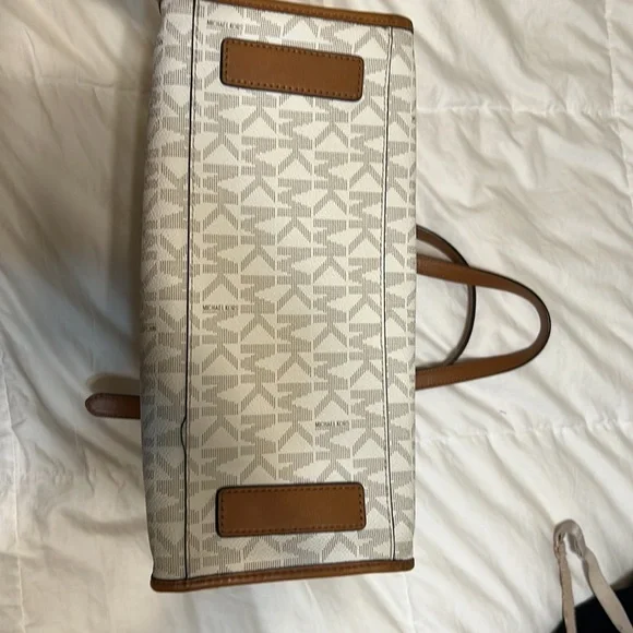 ๐ฅ LOWEST PRICE (small stain & imperfection) - Picture 5 of 15